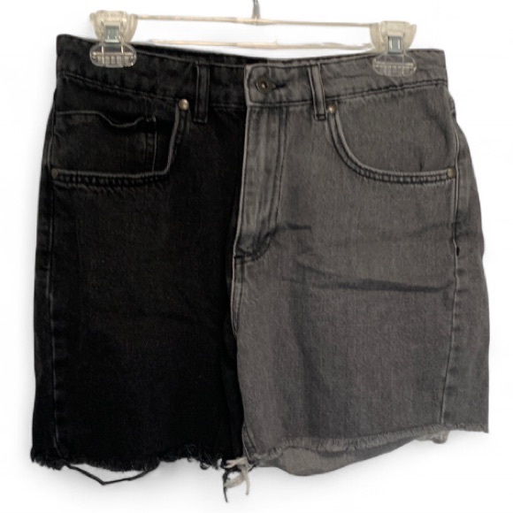 The Ragged Priest Pants - The Ragged Priest Black Gray Colorblock Jean Shorts Size Medium